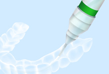 薬剤をマウストレーに塗布